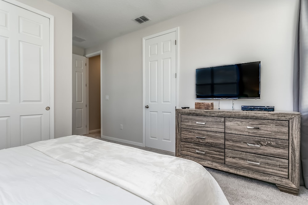 9 BD 6.5 BH With Game Room and Pool - Image 4