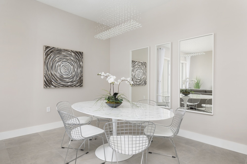 Summerville Vacation Homes by Columbia Management