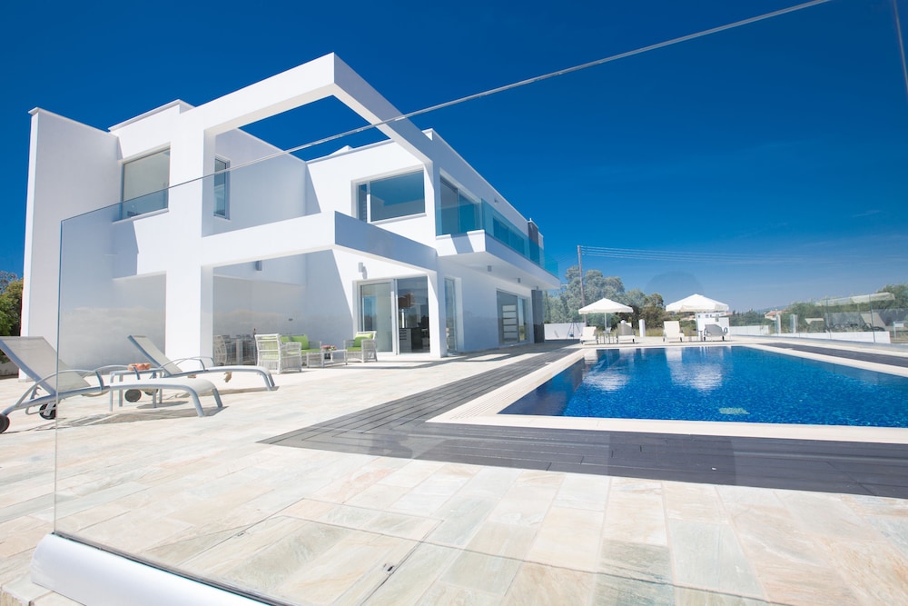 KO1 With Breathtaking sea Views