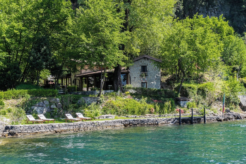 The Writer's Nest by Rent all Como