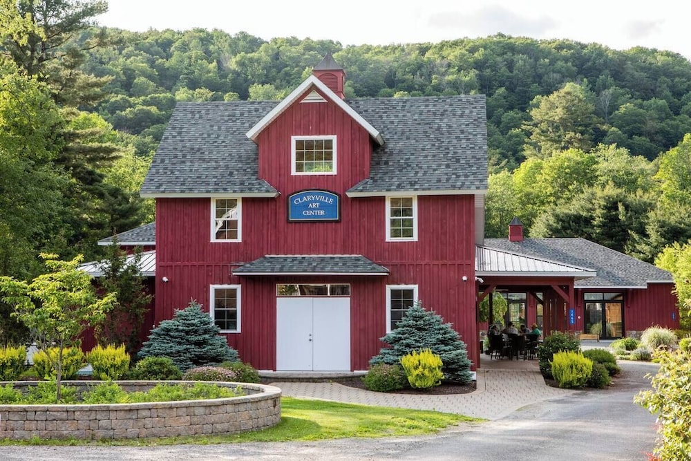 Blue Hill Lodge