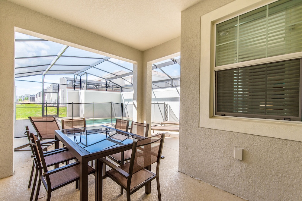 Classic 4 Bed 3 Ba Champions Gate - Image 1