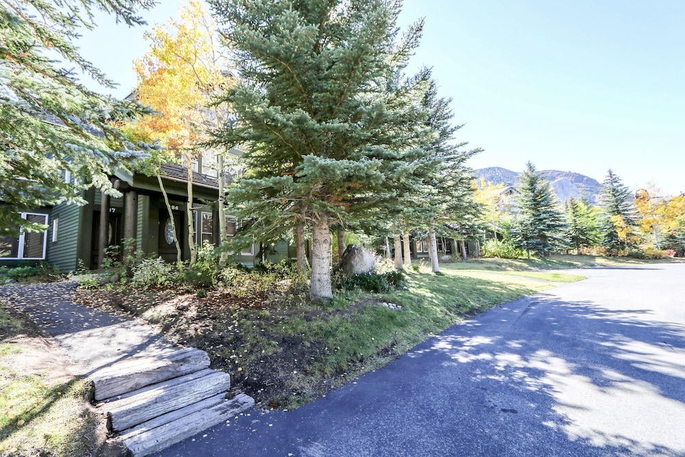 Snowcreek #887 2 Bedroom Condo by RedAwning