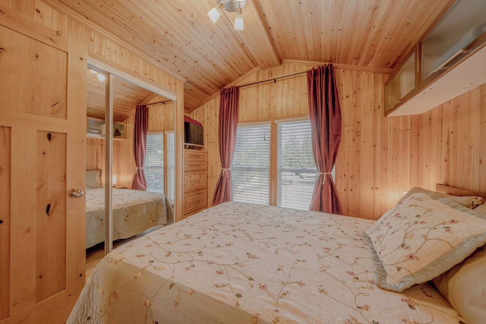 Eagles Nest Cabin Cozy Mountain Retreat for 4