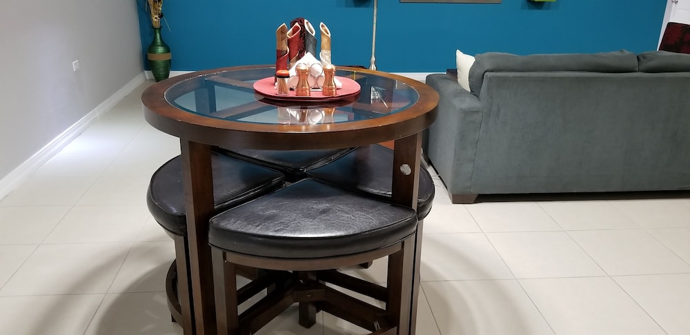 New Kingston Guest Apartment at Donhead
