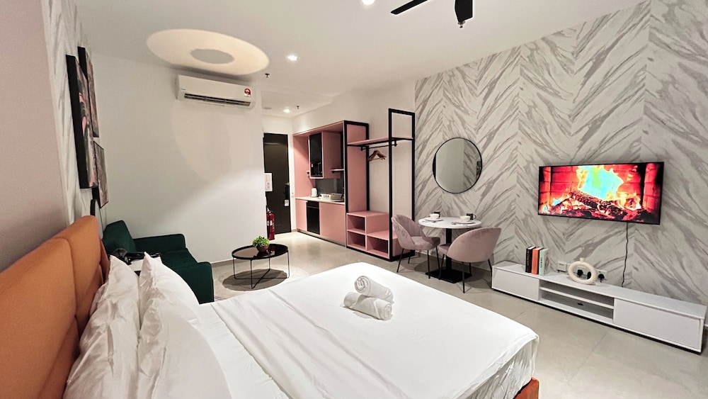 The Paxtonz by Manhattan Group