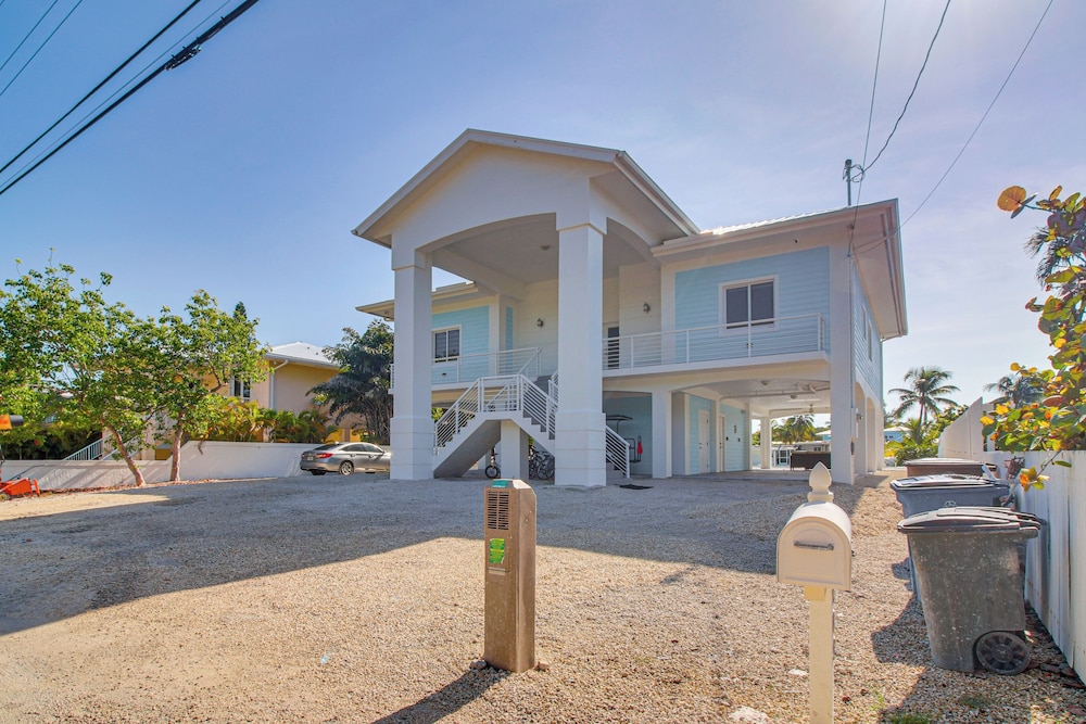 < 1 Mi to Pennekamp State Park: Luxe Home w/ Dock!