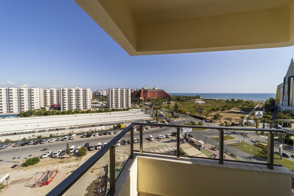 Pleasant Apartment With Balcony in Aksu