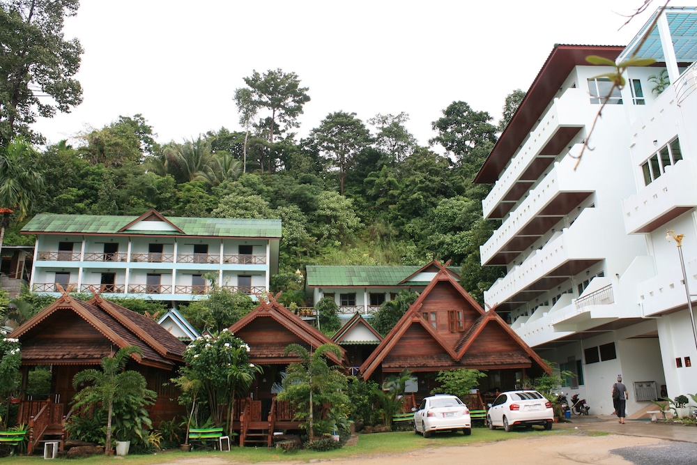 Hotel Mam Kai Bae Beach Resort - Image 1
