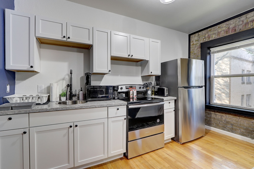 ROVE LIVING/KB - Prospect