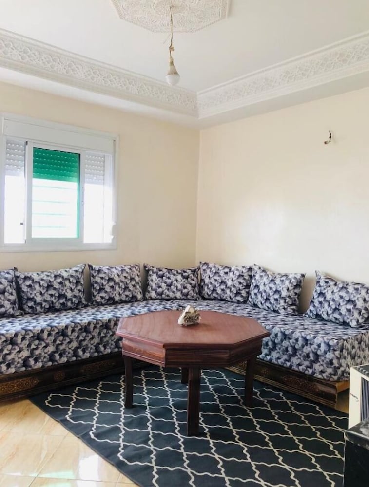 2 km from fes airport