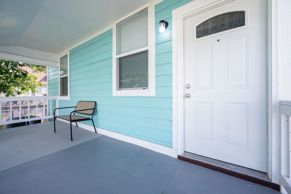 Spacious 5-Bedroom Blue Bungalow