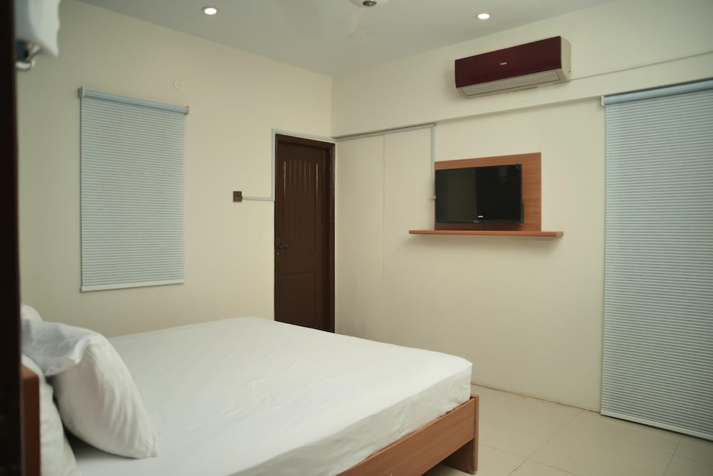 Remarkable Diamond Apartment Dha Defense Karachi view 3
