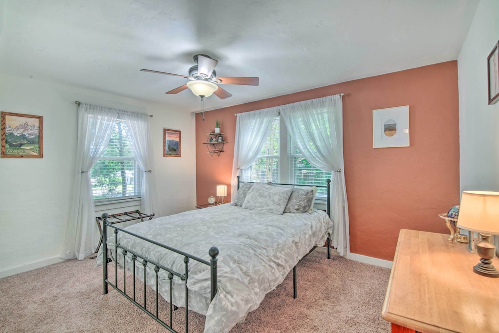 Historic Branson Cottage: 7 Mi to Table Rock Lake! view 4