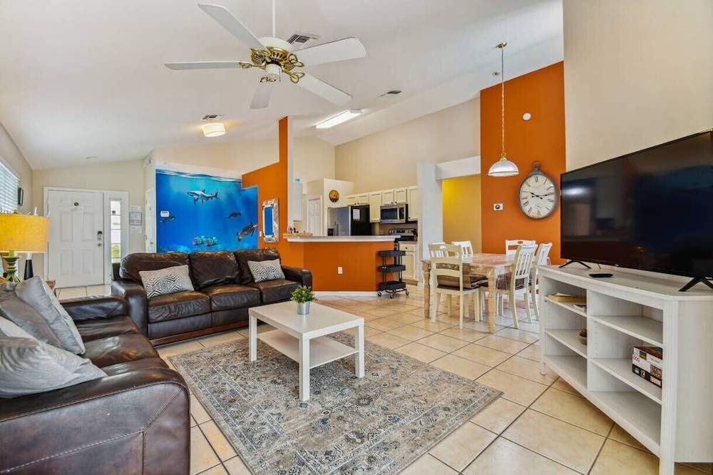 4BR Lake Berkley Home w/ Private Pool