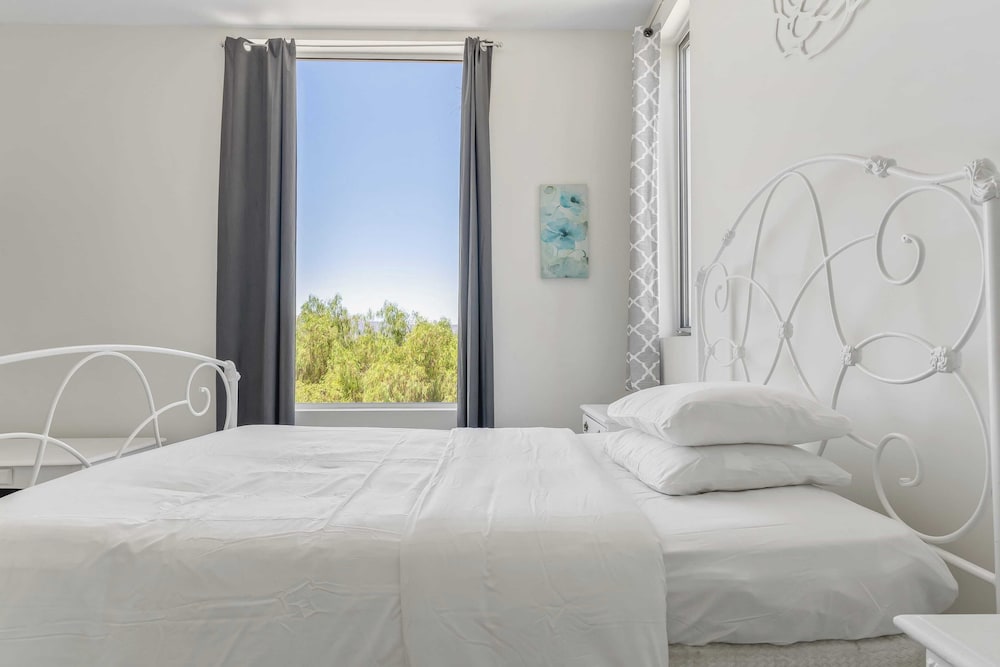 Luxe LA Escape w/ Pool, Views & Game Room Alta Vista Estate by Avantstay