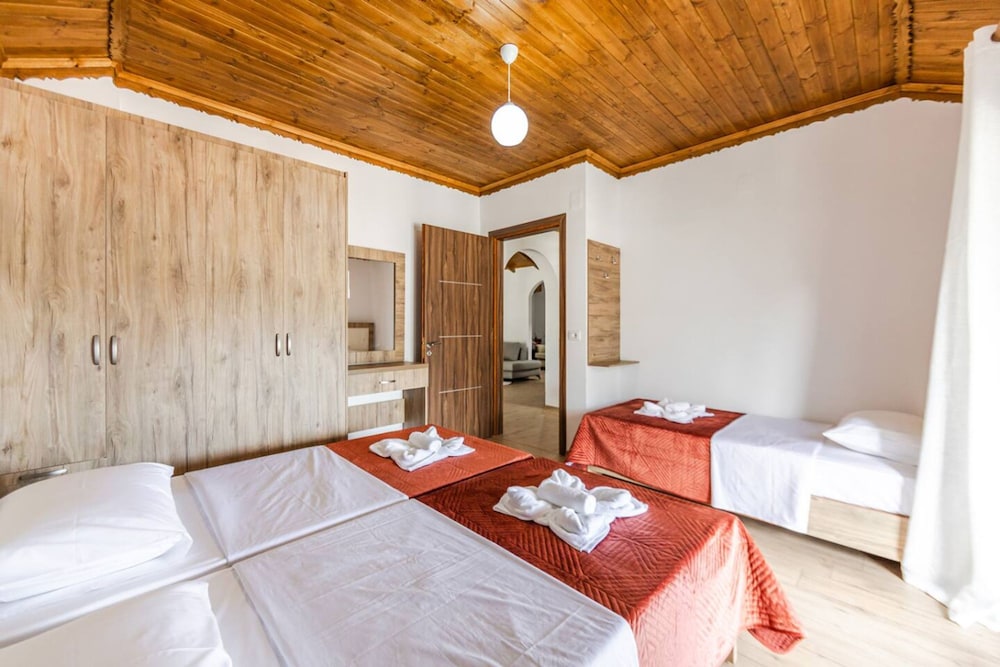 Hillside Apartment Gjirokast r