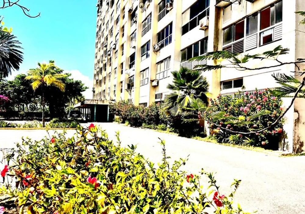 Seafrontapartment-sleeps4-pool-parking-garden