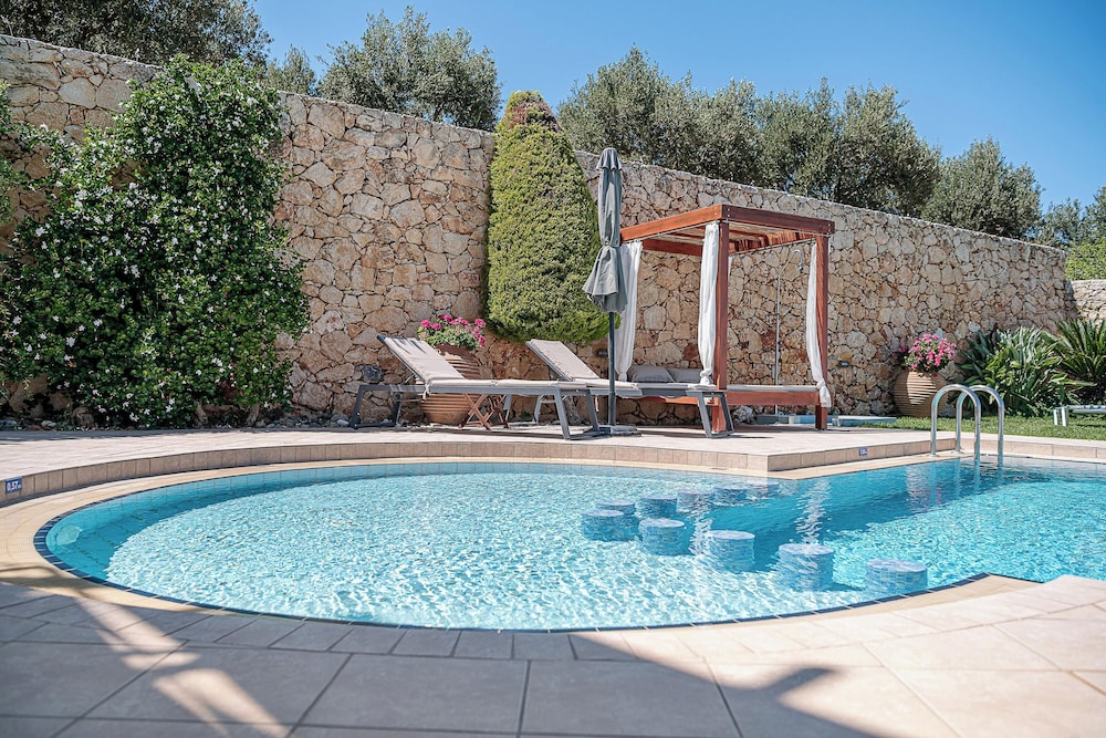 Villa Athinais