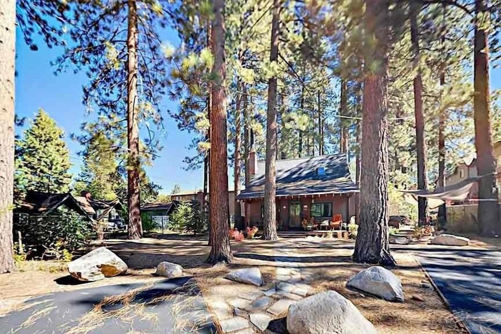 Lake Tahoe Vacations - 3988 Manzanita Avenue 2 Bedroom Cabin - Property Image 10