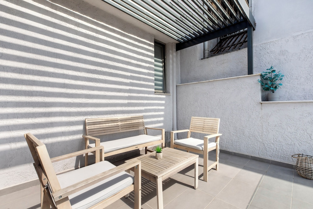 Andromeda - 1 Bedroom Apt & Terrace in Athens