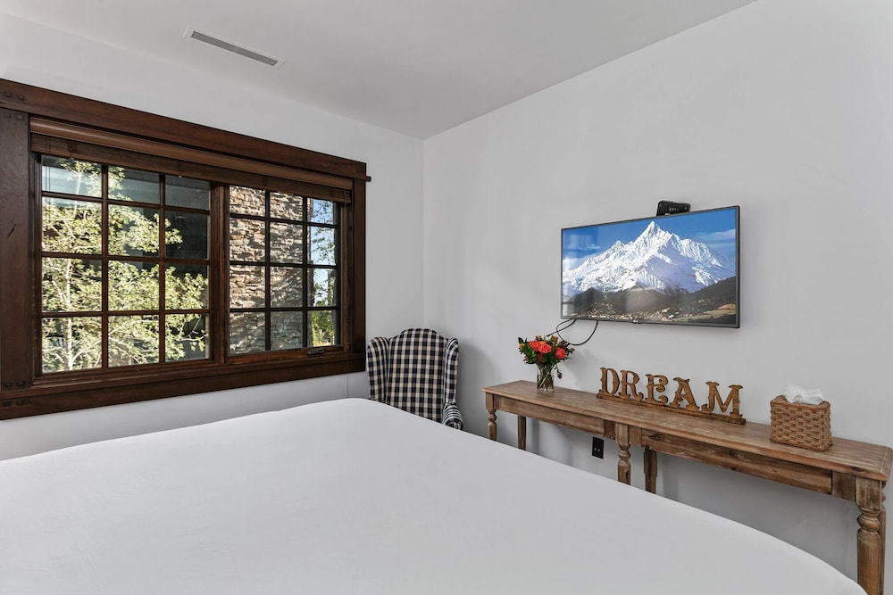 Arrowleaf Lodge at Deer Valley Resort - Three Bedroom Residence #110 3 Condo