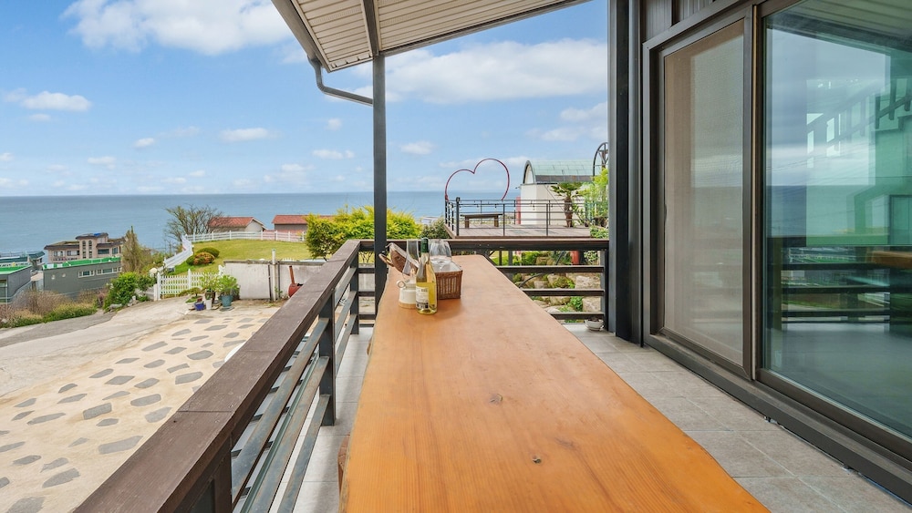 Gyeongju Happy Dream Ocean View Pension