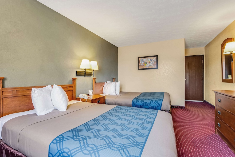Econo Lodge Junction City I-70 Near Fort Riley view 3
