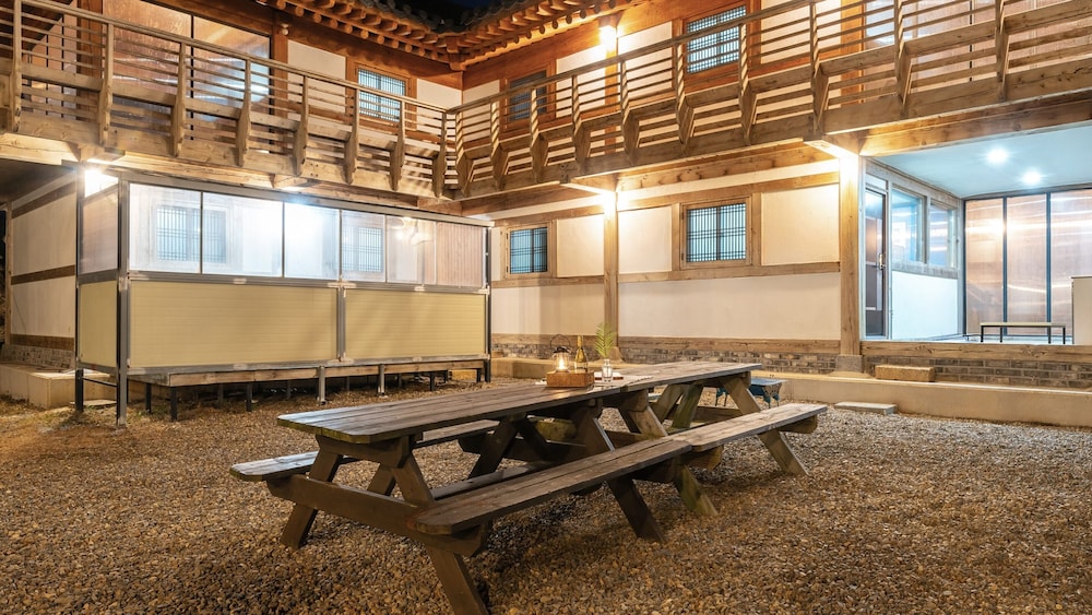 Gyeongju Aratteul Hanok Pet Pension