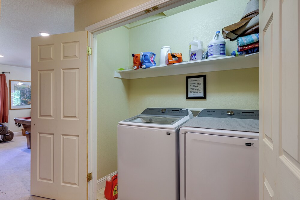 Groveland Vacation Rental Near Pine Mountain Lake!