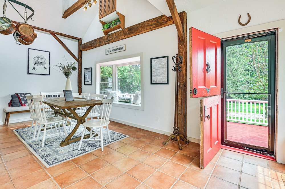 1 Mi to Vineyard: Serene Berkshires Country Escape
