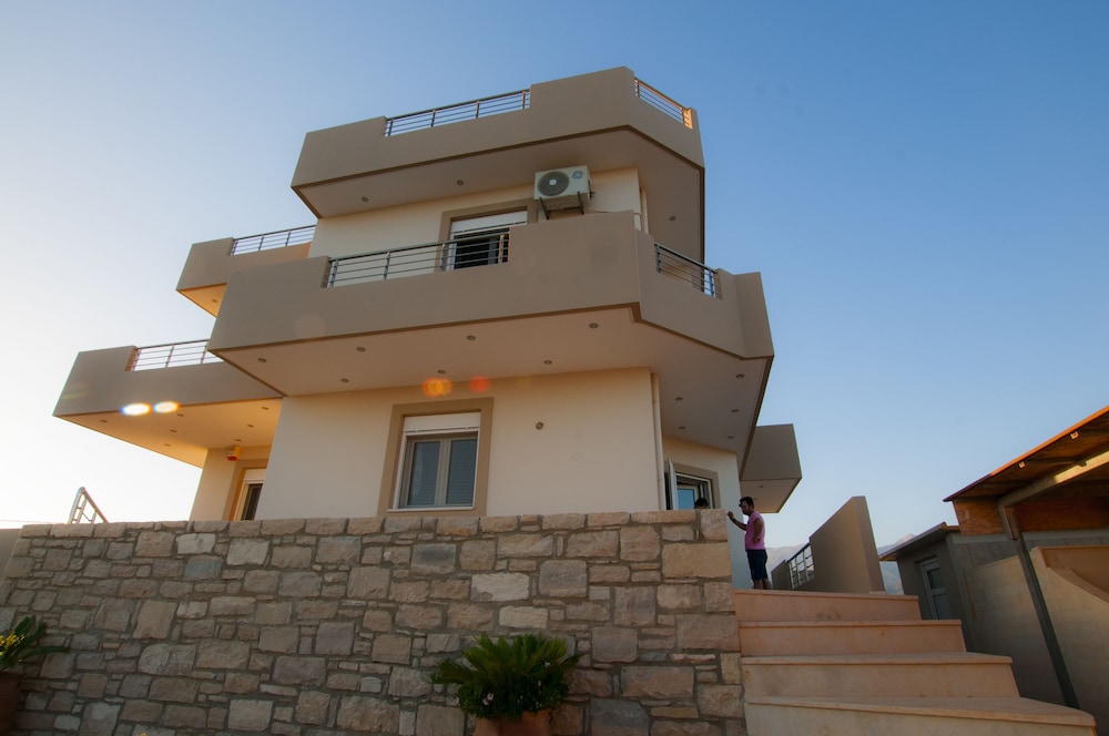 Elpidis Villa