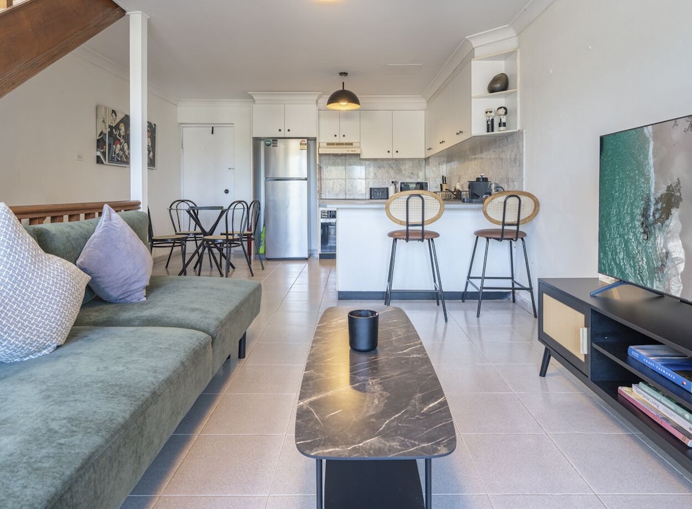 Kozyguru | Balmain | Townhouse bridge view or Charming Comfy Studio
