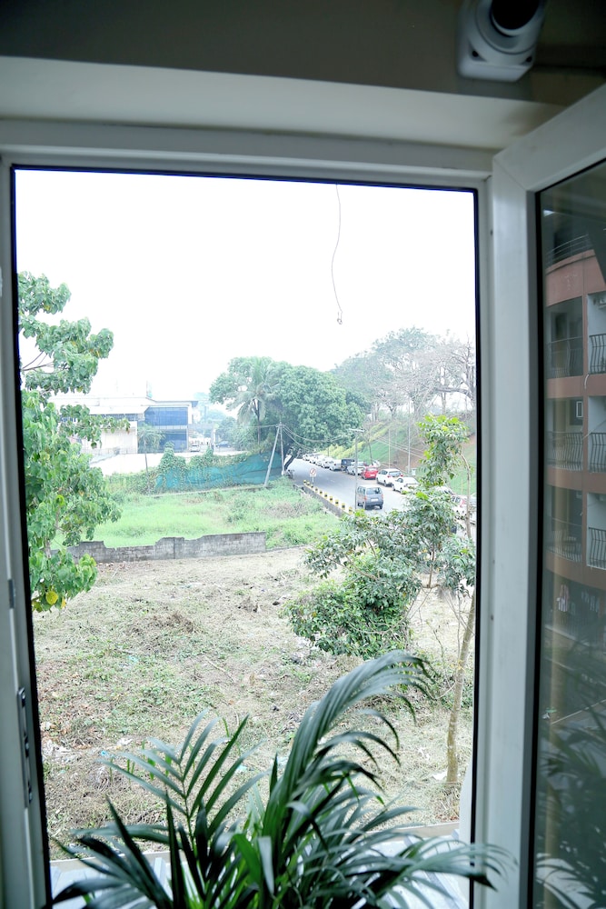 Cloud9 Airport Hotel