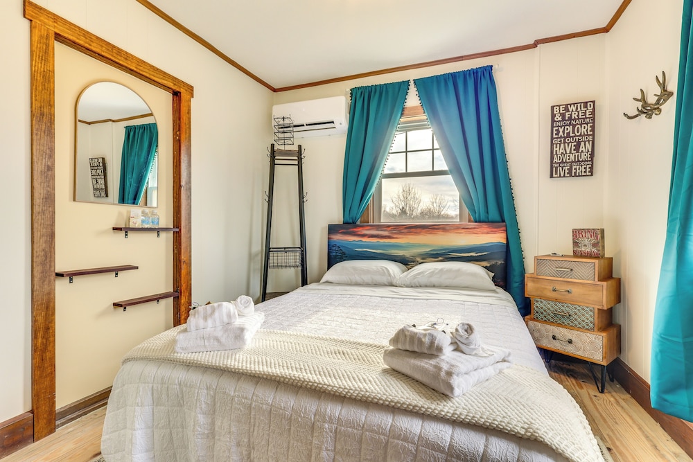 Grill & Fire Pit: New Market Getaway on 3-acres!