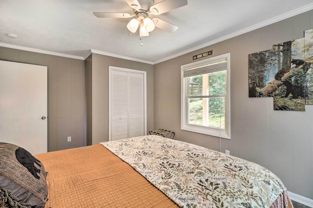 Welcoming Boone Getaway Near Hiking + Skiing! view 5