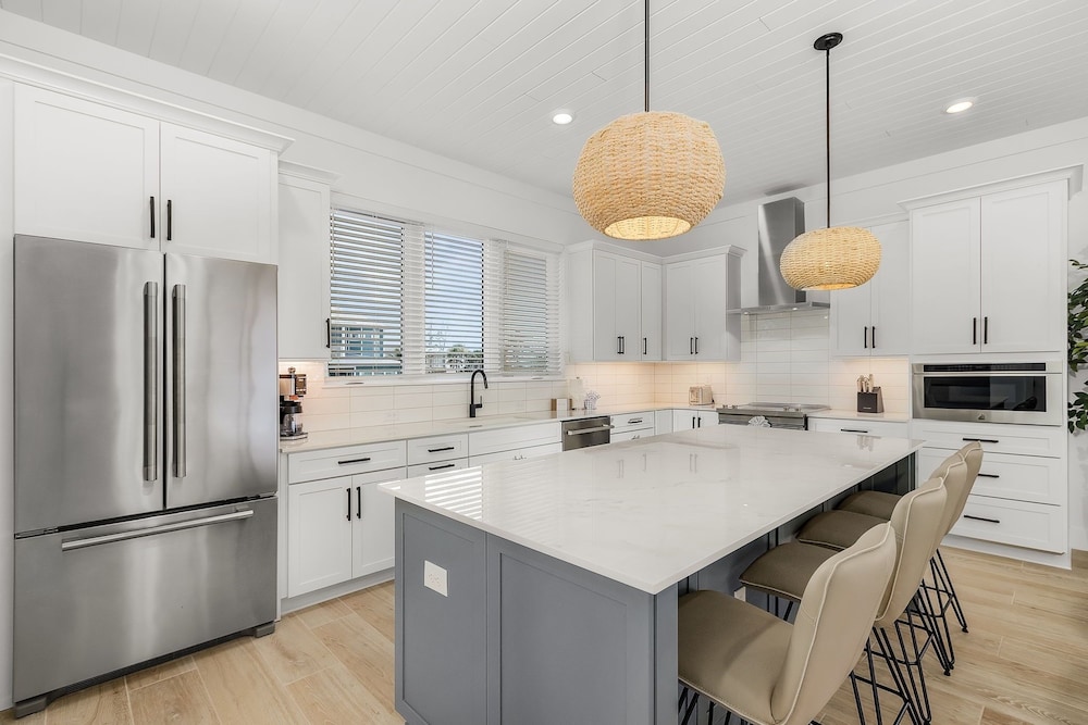 5350 Chasing Sunshine: 5bd/4.5ba Pool Home! 5 Bedroom Home