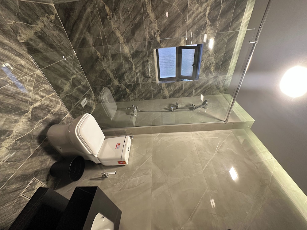Charming Amman Apartent With Modern Amenities
