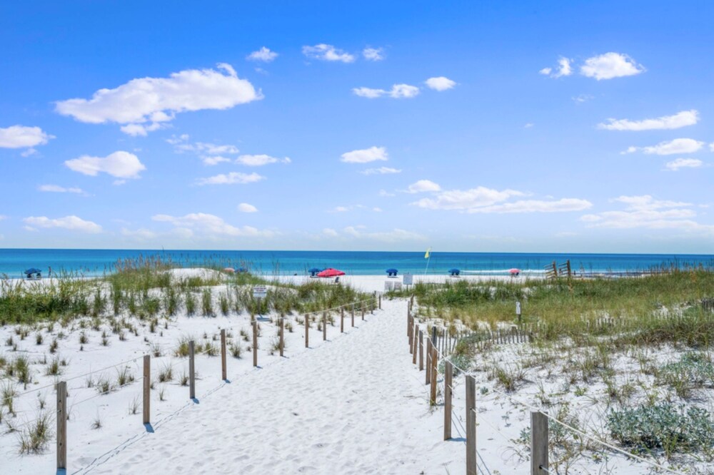 Aquamarine! Sleeps 12! Close to Community Pool! Private Beach Access!