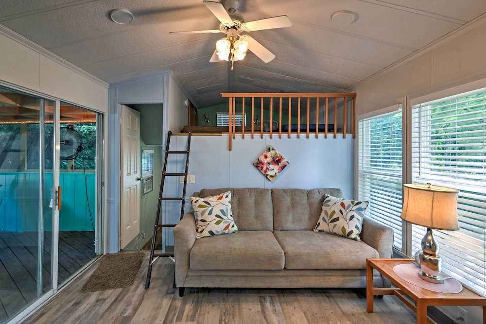 Resort Cabin 1 Mi to Middle Bass Island State Park