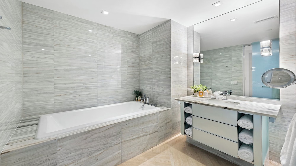 Luxury Vacation Rentals in South Beach by LRMB