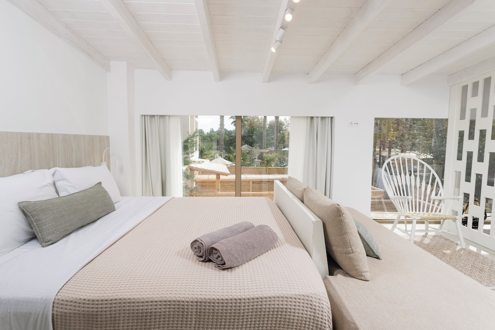Nusa Suites & Villas