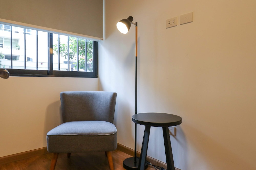w Monochromatic 2BR w Terrace in Miraflores