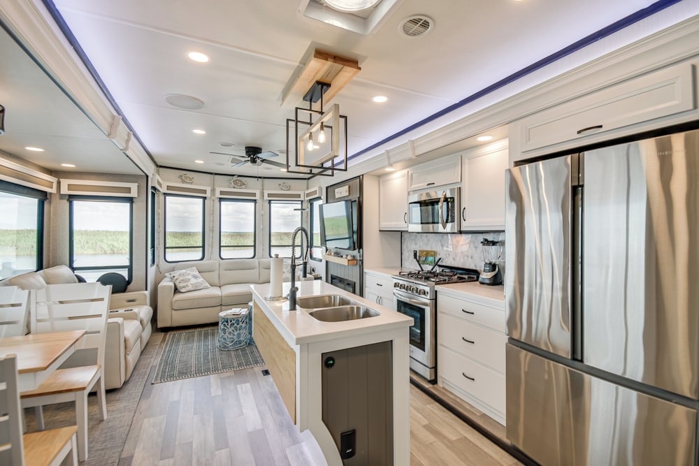 Pools, Boat Ramp & More: Cottage in Virginia Beach