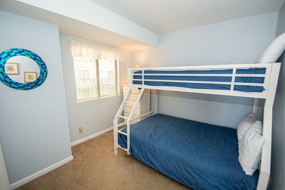 Sea Castle 8g 3 Bedroom Condo