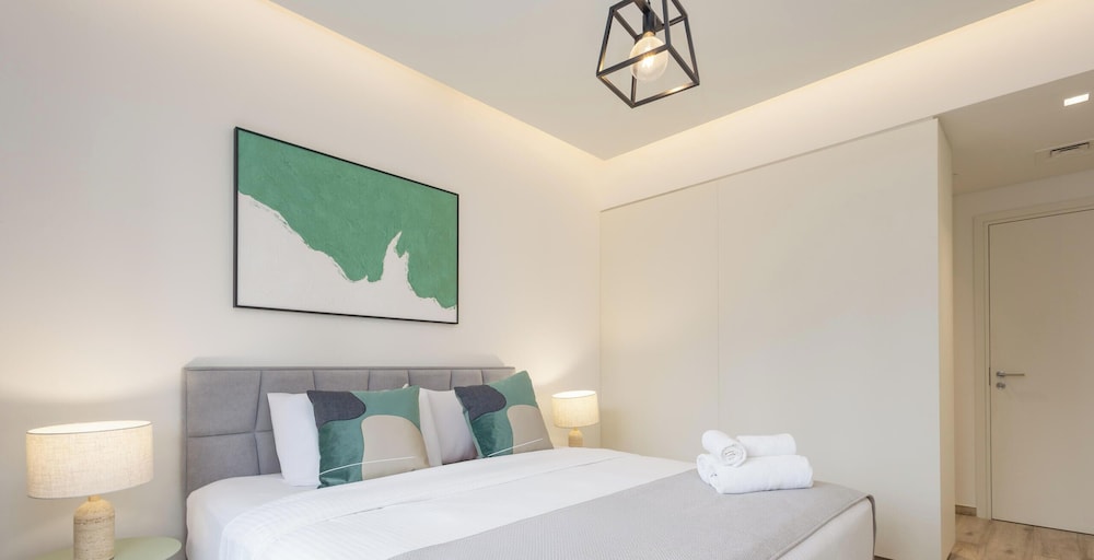 LUX The Business Bay Executive Suite