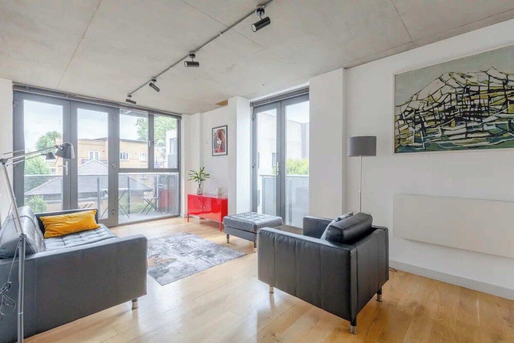 Beautiful & Bright 2BD Flat - Dalston!