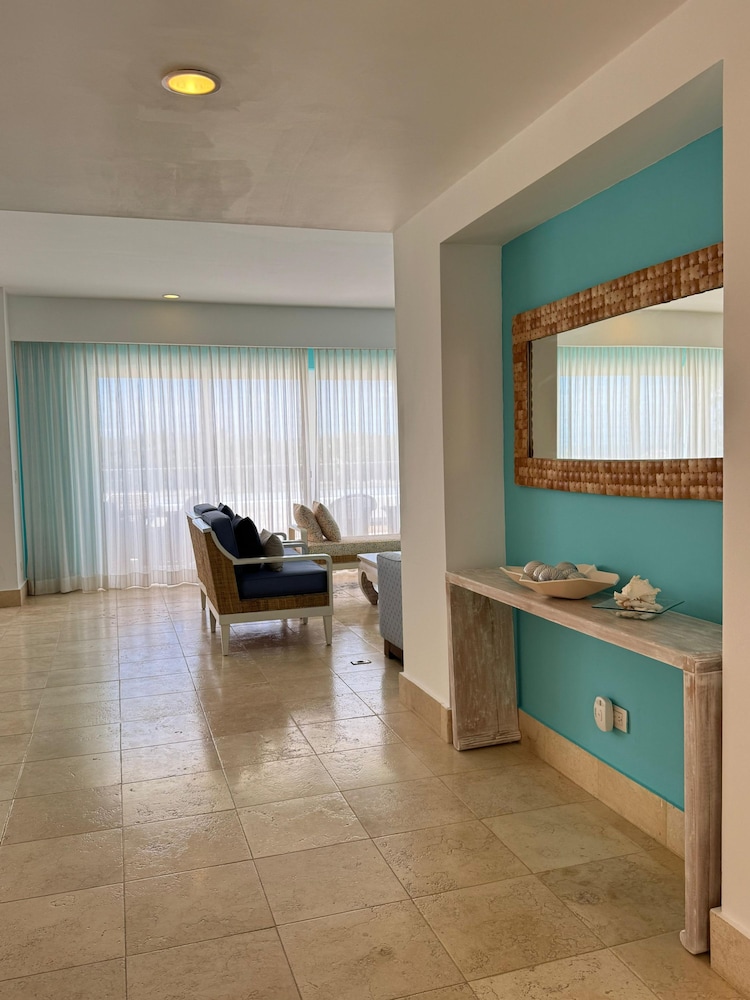 Apt w 2BR Ocean View Jacuzzi in Sotogrande