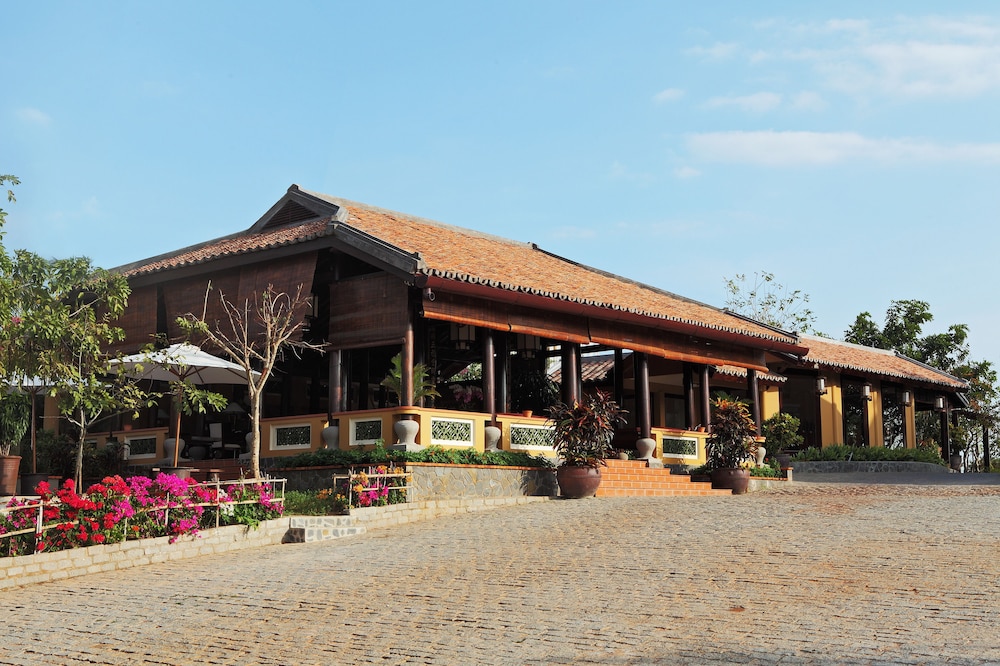 Poshanu Resort