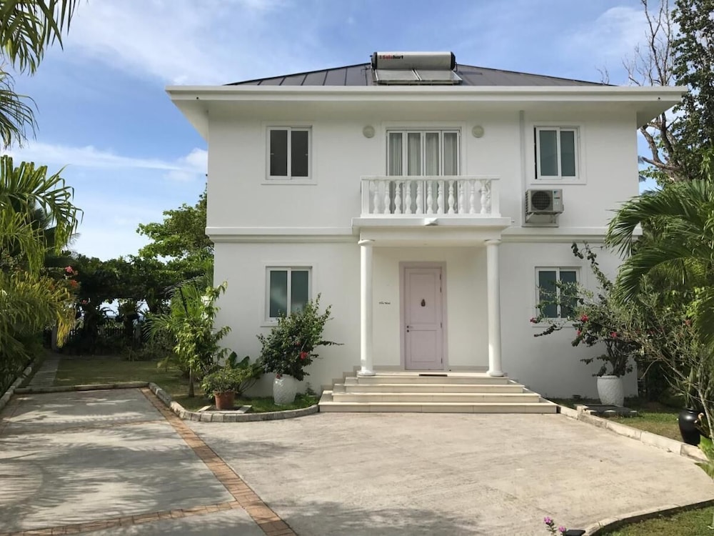 Villa Mimi Beachfront Beau Vallon